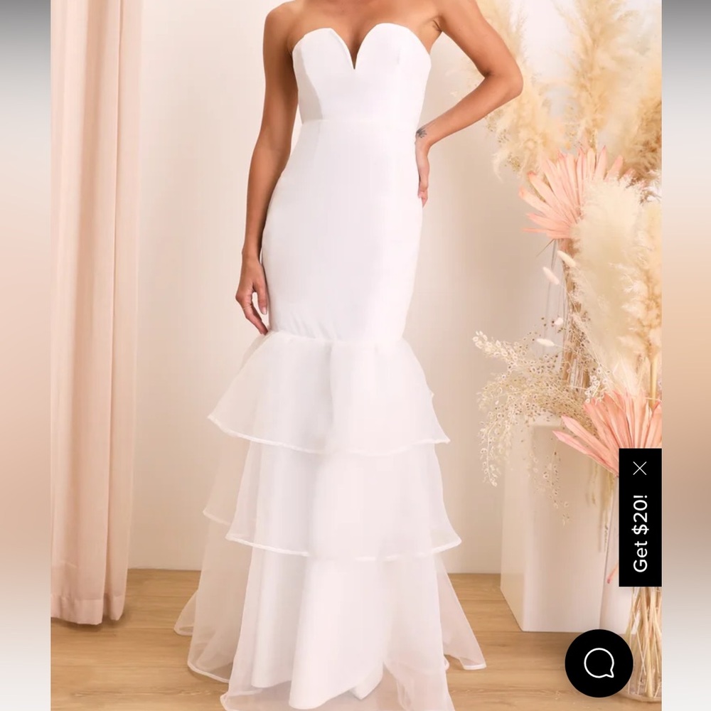 Lulus white gown. New with tags. Size L